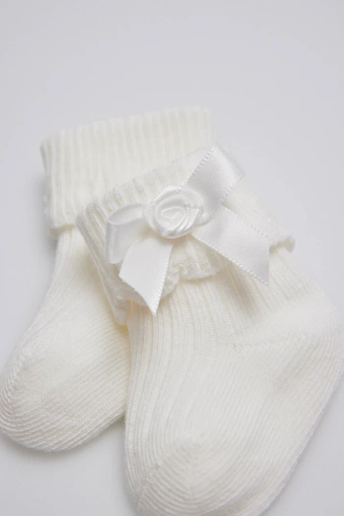 CALCETINES DE RECIEN NACIDO CON LACITO