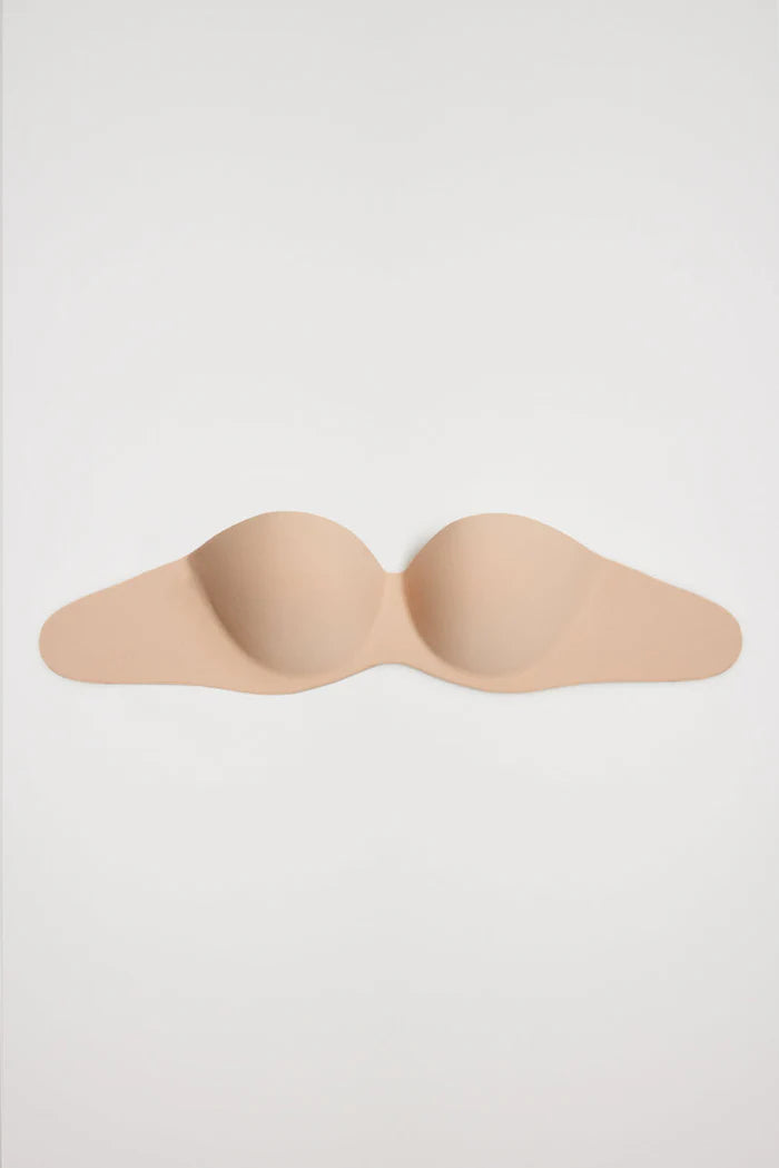 Sujetador adhesivo con push-up ligero