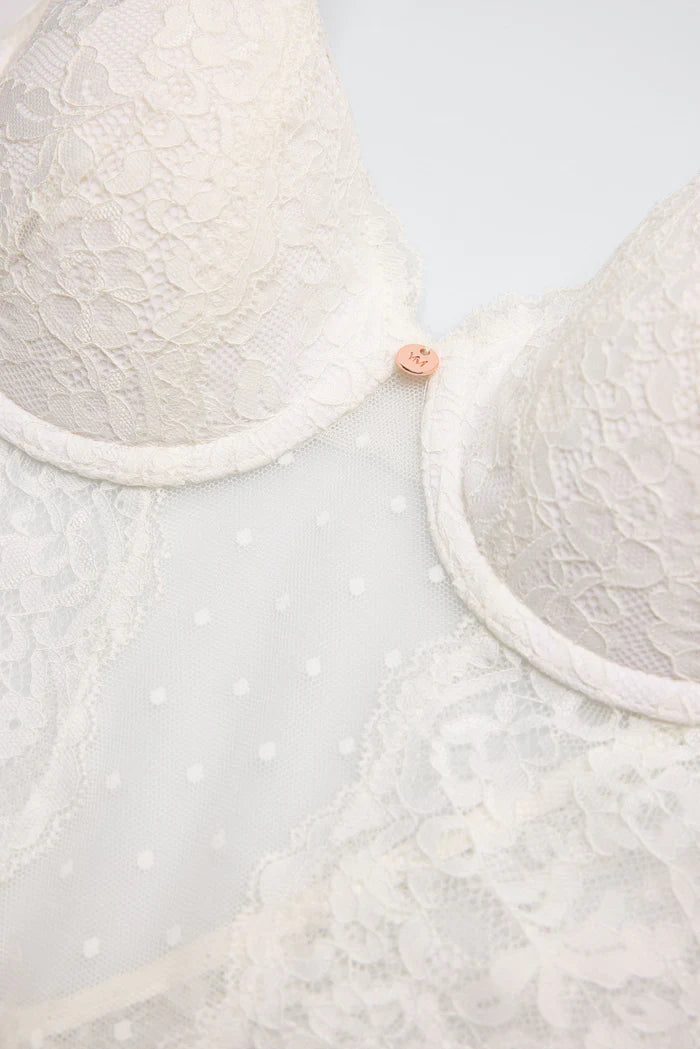 BODY DE ENCAJE CON DETALLES PLUMETI