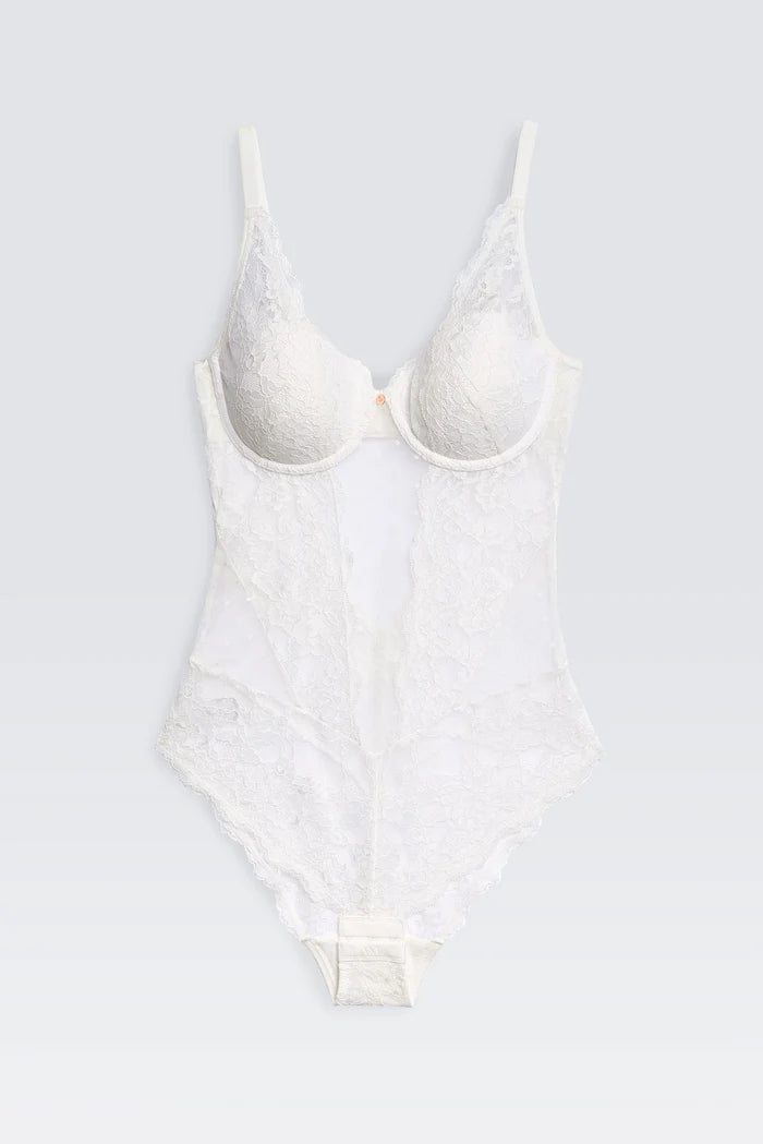 BODY DE ENCAJE CON DETALLES PLUMETI