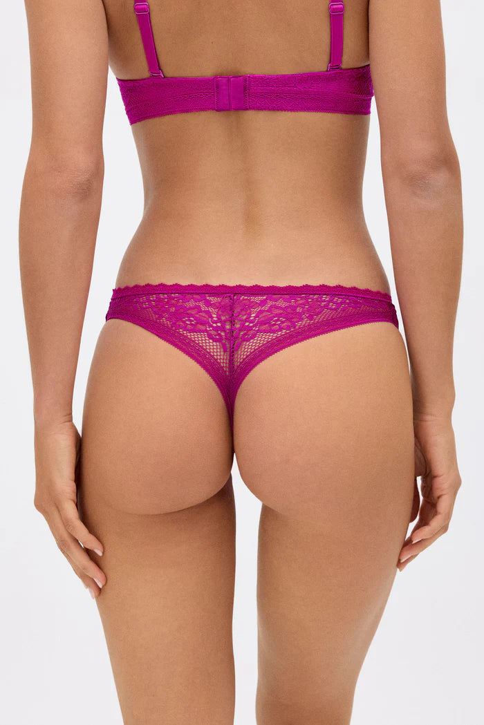 TANGA DE ENCAJE LENCERO CON PUNTILLA