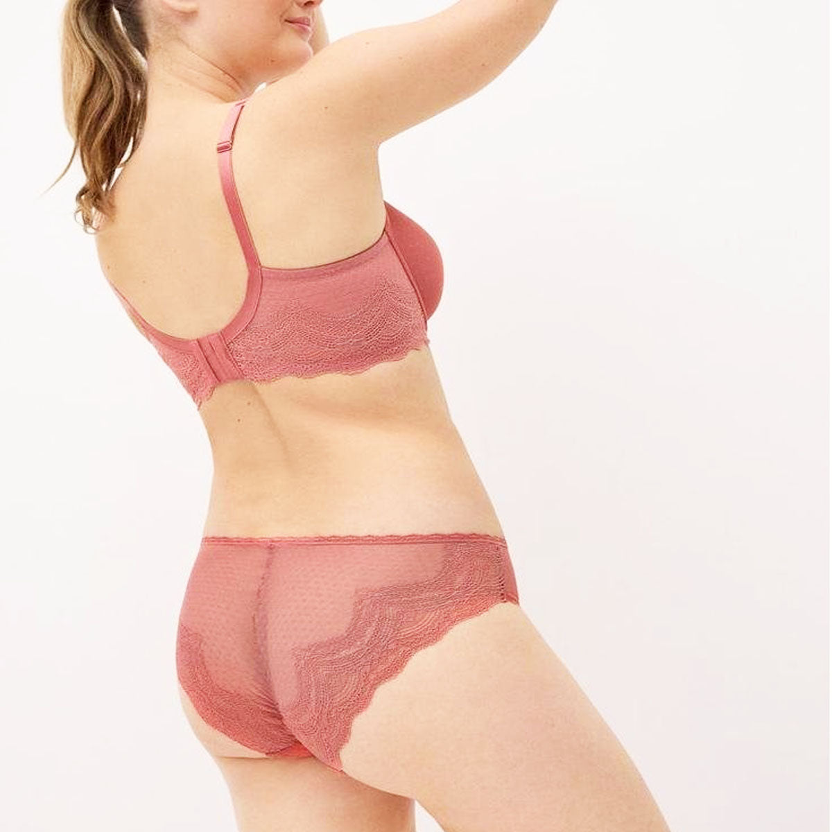 CONJUNTO SUJETADOR CON ARO CON RELLENO Y BRAGA MIDI
