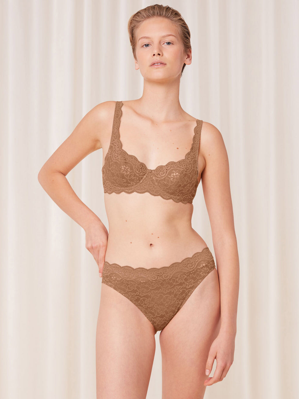 BRAGA CON ENCAJE AMOURETTE 300 MAGIC WIRE TAI 02