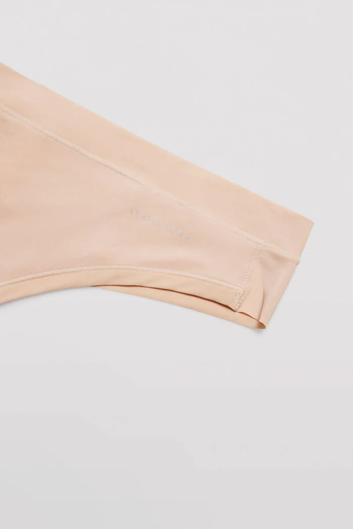 TANGA ADAPT CON ACABADOS INVISIBLES