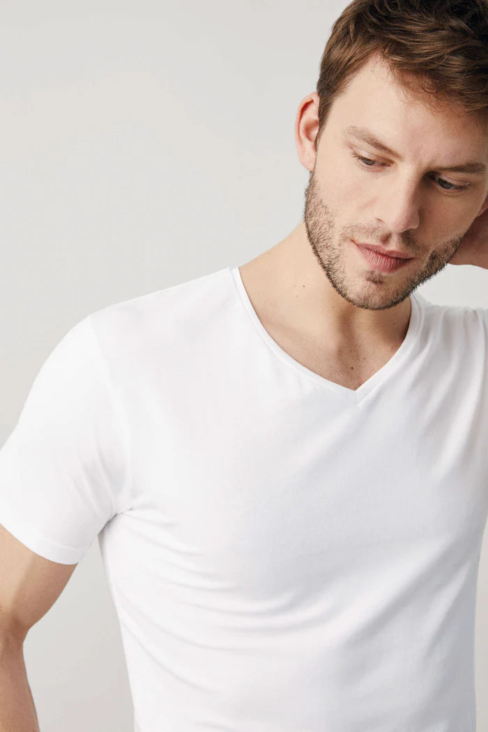 CAMISETA INTERIOR MANGA CORTA CUELLO PICO ALGOÓN