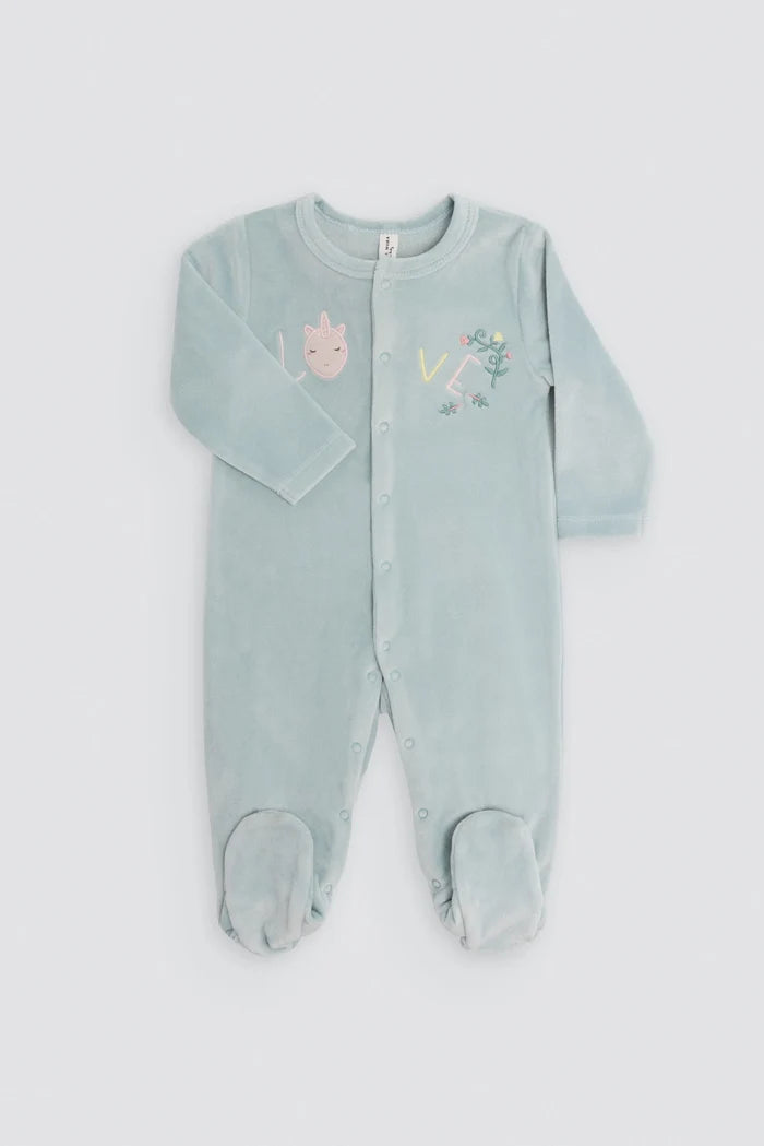 Pelele bebé terciopelo azul Ysabel Mora con bordados y pies antideslizantes