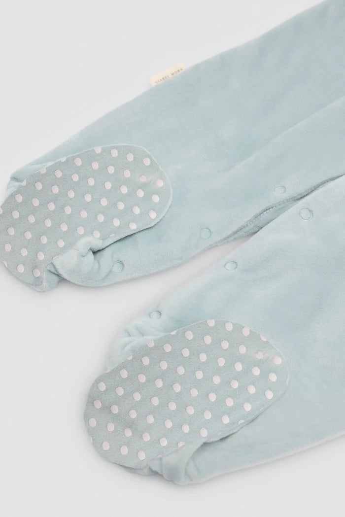 Pelele bebé terciopelo azul Ysabel Mora con bordados y pies antideslizantes