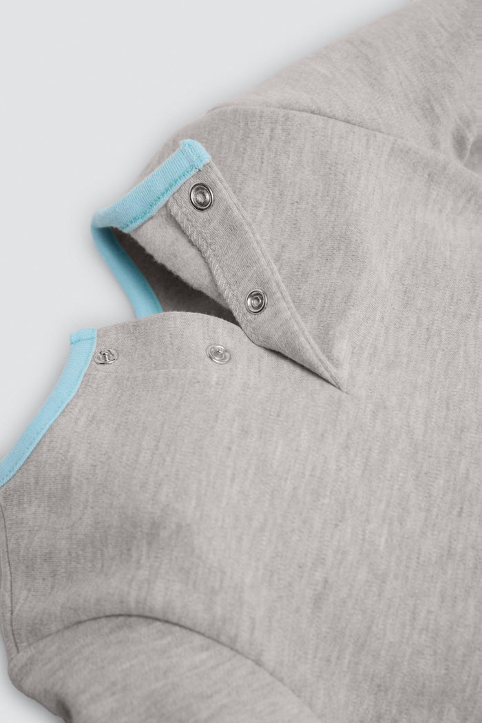 Conjunto de peto bebé marino con camiseta gris y dinosaurio