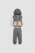 Conjunto bebé 3 piezas gris Woodland con chaleco, camiseta y pantalón jogger