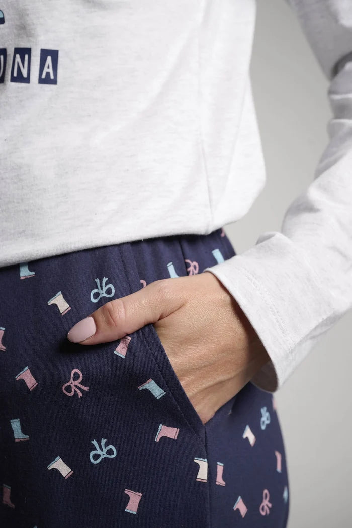 Pijama largo de mujer de algodón con perrito y botas
