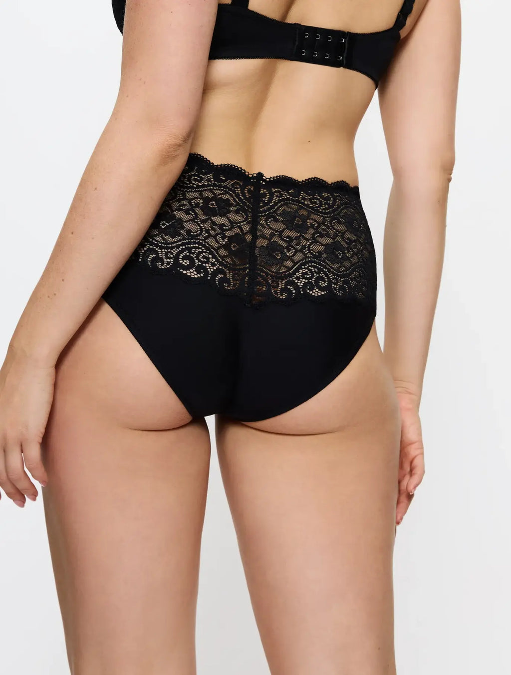 BRAGA ALTA CON ENCAJE AMOURETTE MAXI