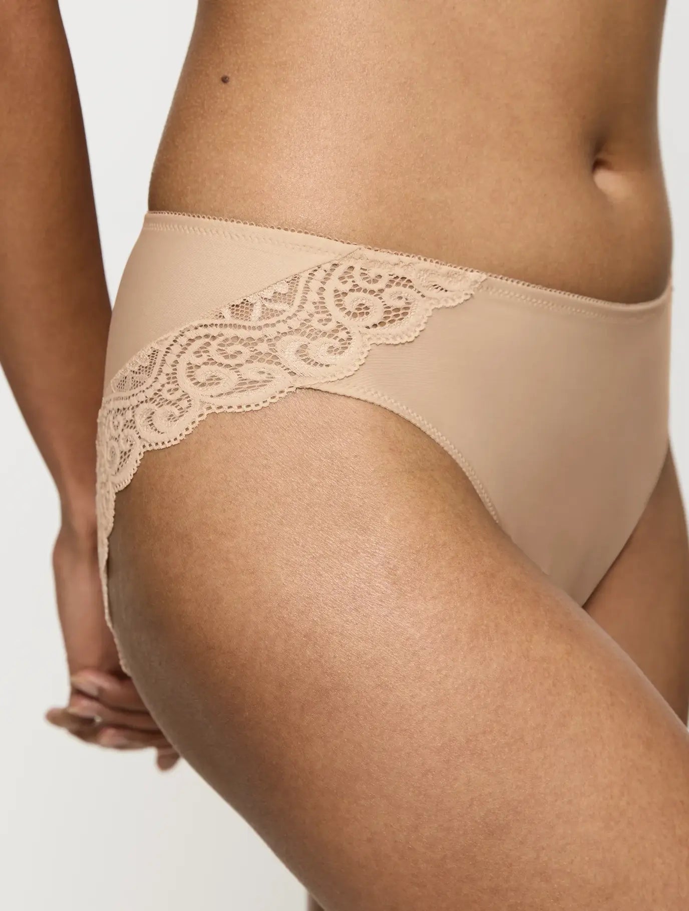 BRAGA TEJIDO MICROFIBRA AMOURETTE TAI