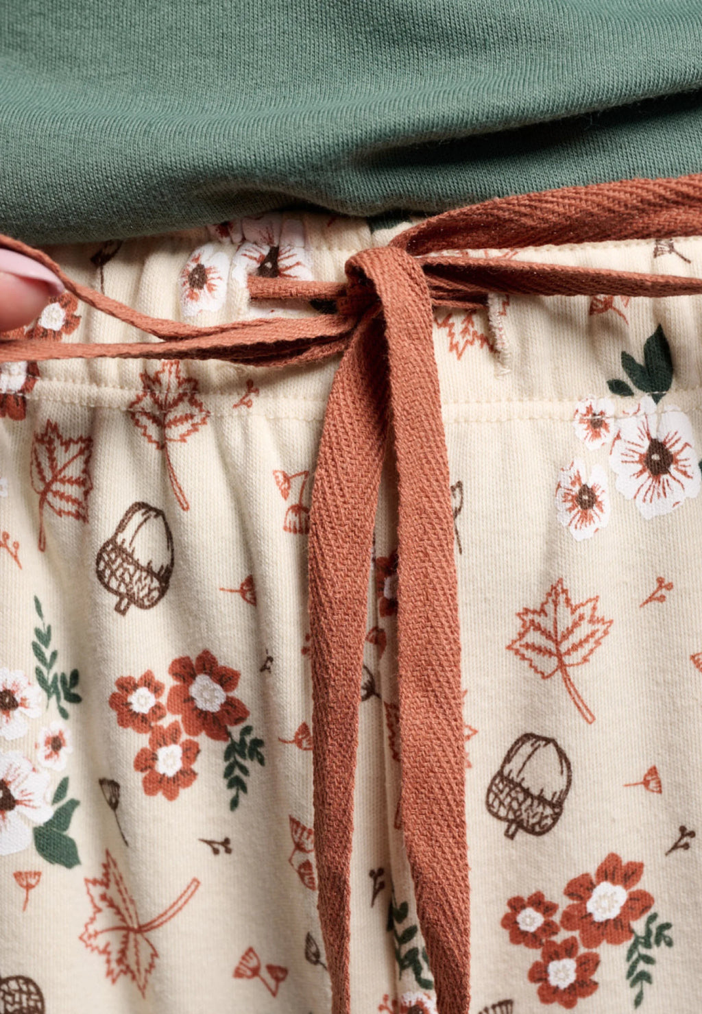 Pijama de mujer manga larga Hello Autumn verde con pantalón estampado