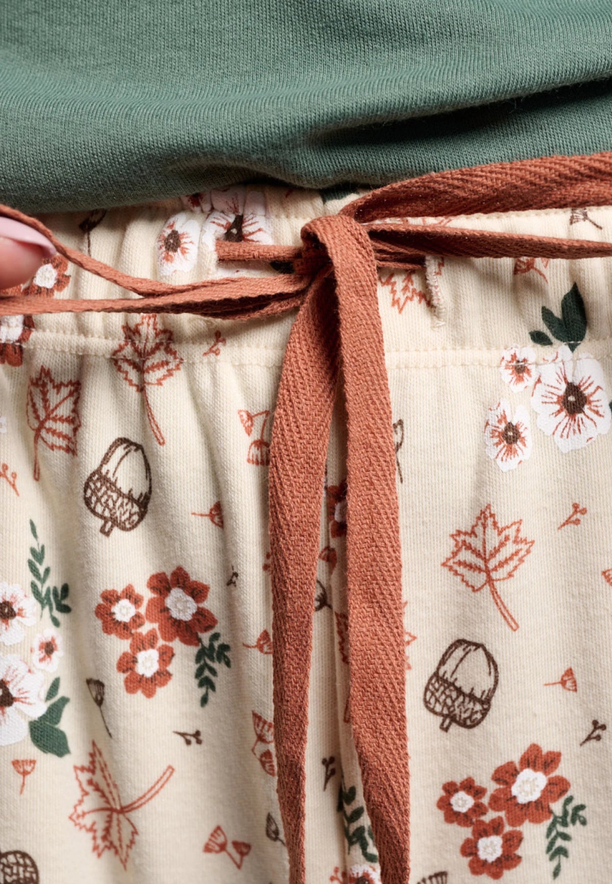 Pijama de mujer manga larga Hello Autumn verde con pantalón estampado
