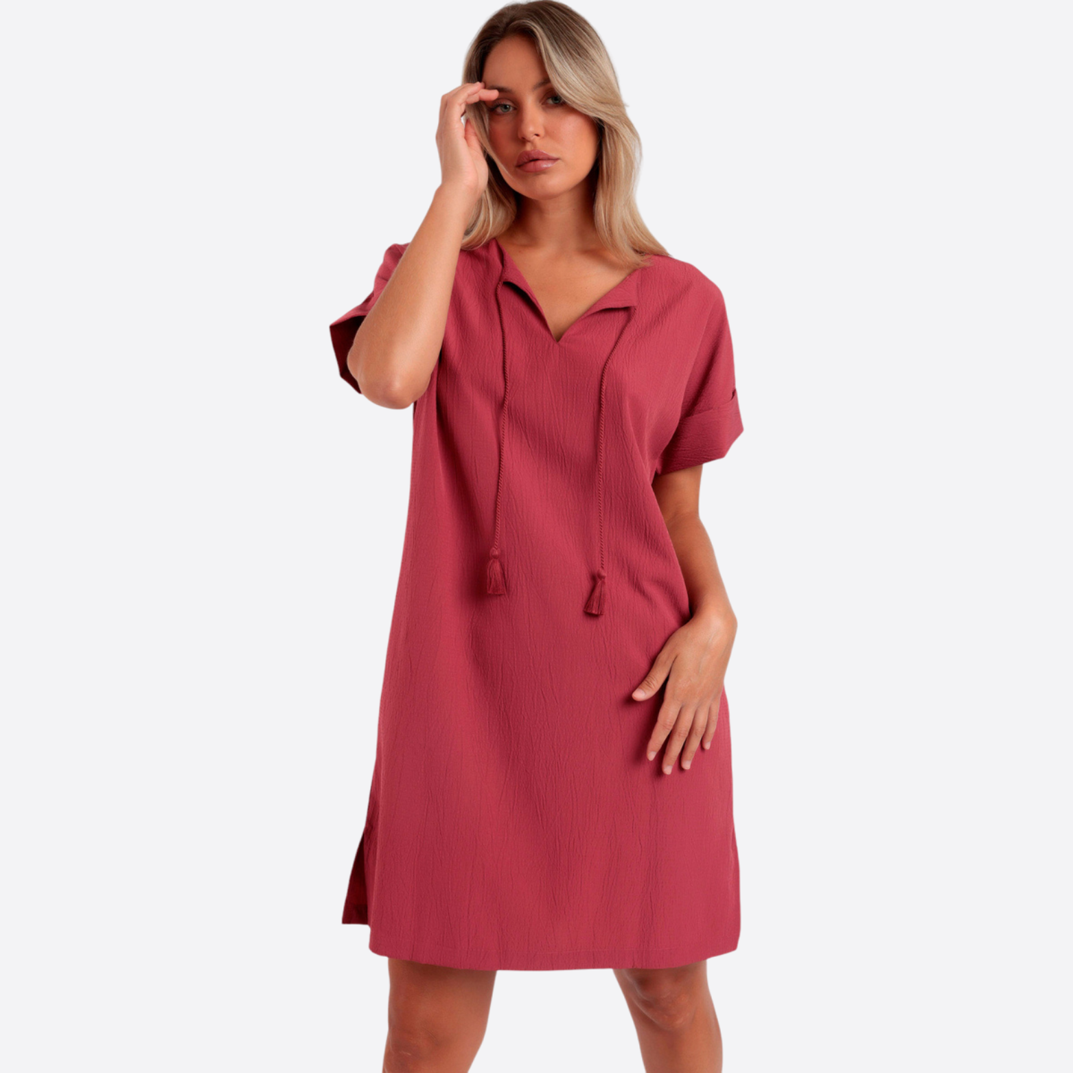 VESTIDO TEXTURIZADO CON BORLAS CARMIN