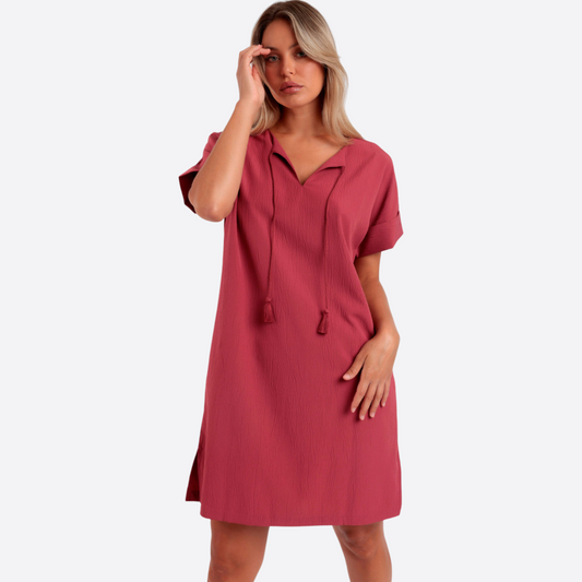 VESTIDO TEXTURIZADO CON BORLAS CARMIN