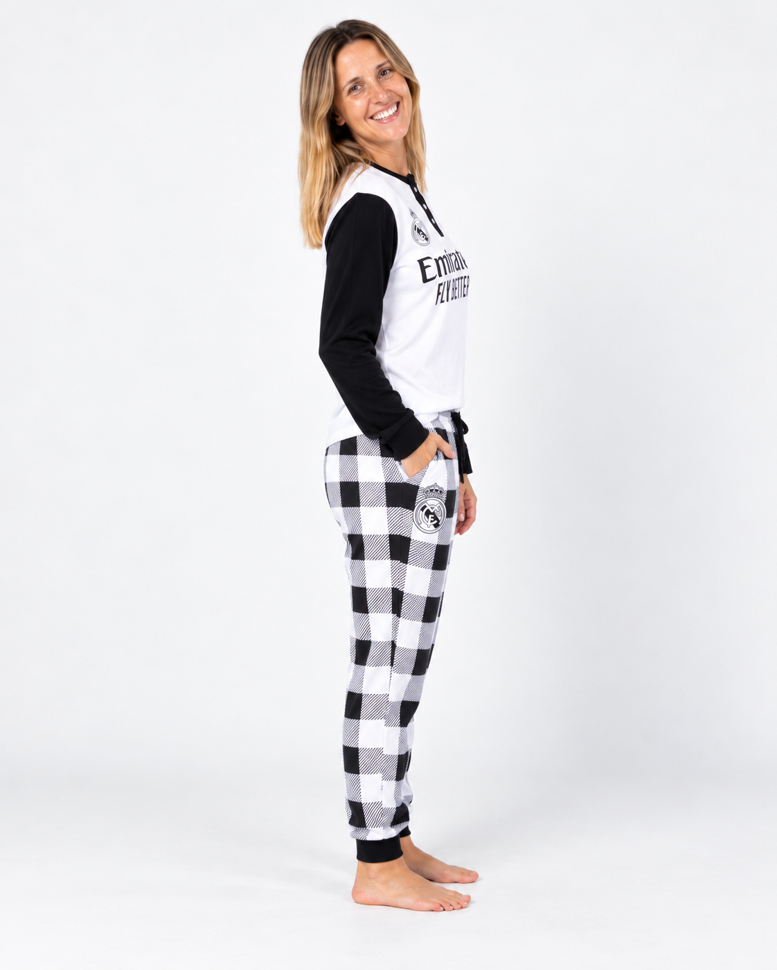 Pijama de mujer Real Madrid blanco y negro con pantalón de cuadros