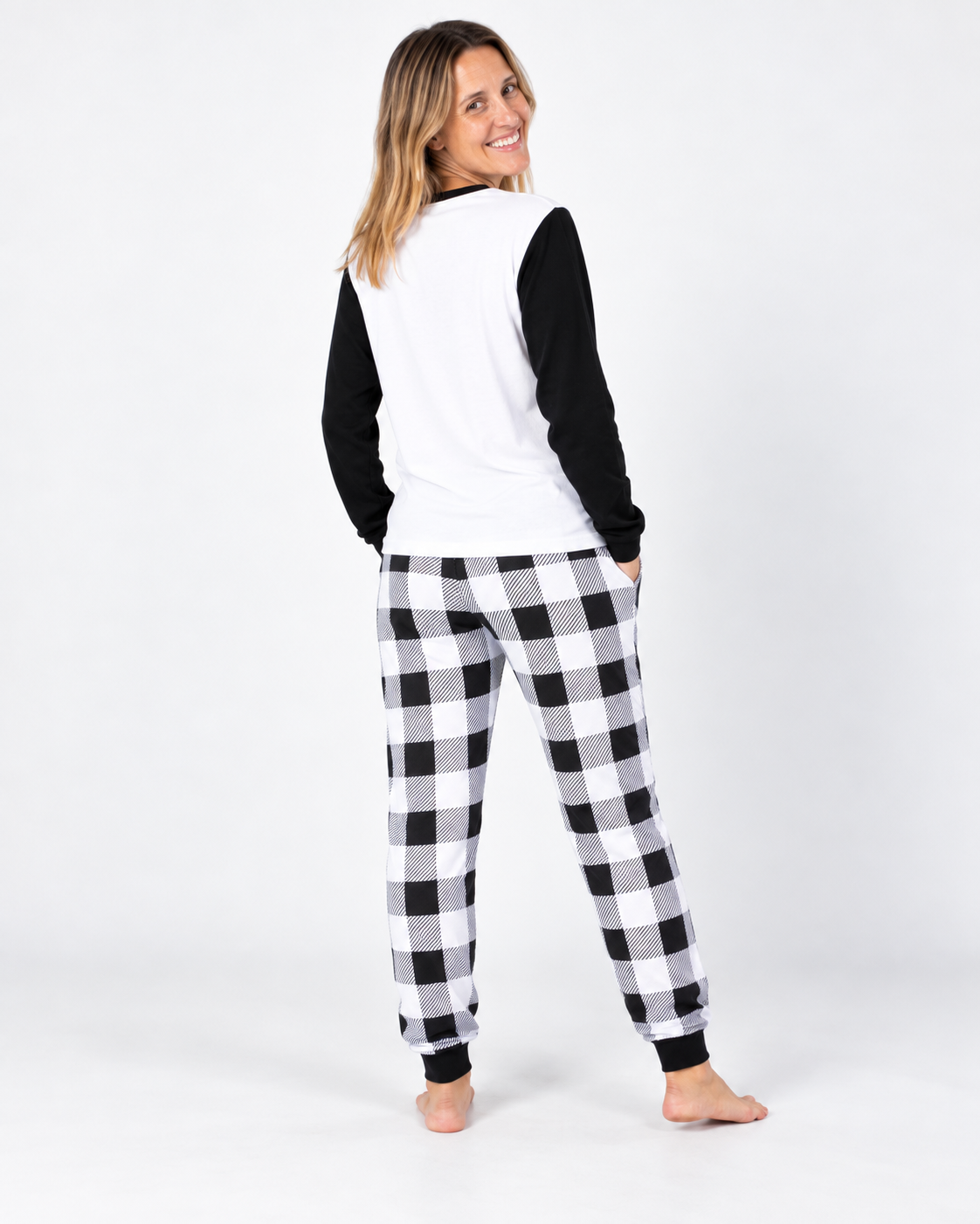 Pijama de mujer Real Madrid blanco y negro con pantalón de cuadros