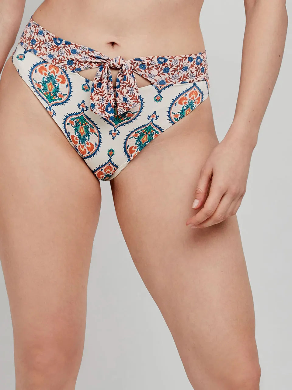 BIKINI CAPACIDAD CON BRAGUITA MIDI ESTAMPADO SUMMER HEAT FLOWERS