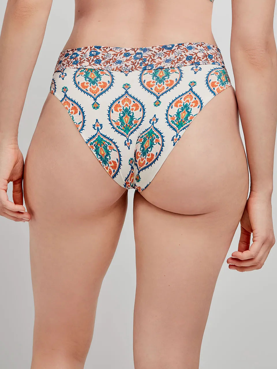 BIKINI CAPACIDAD CON BRAGUITA MIDI ESTAMPADO SUMMER HEAT FLOWERS
