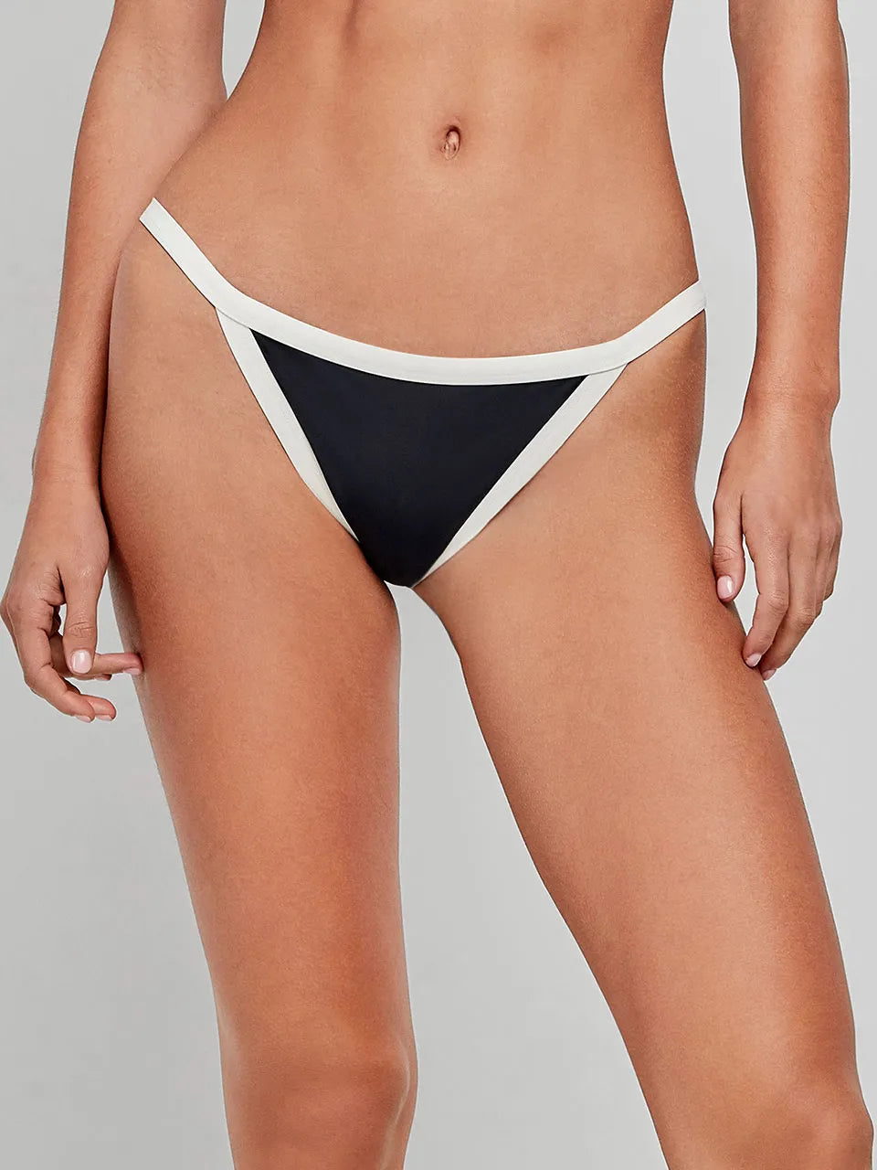 BIKINI BICOLOR BRAGA EN V BLACK AND WHITE