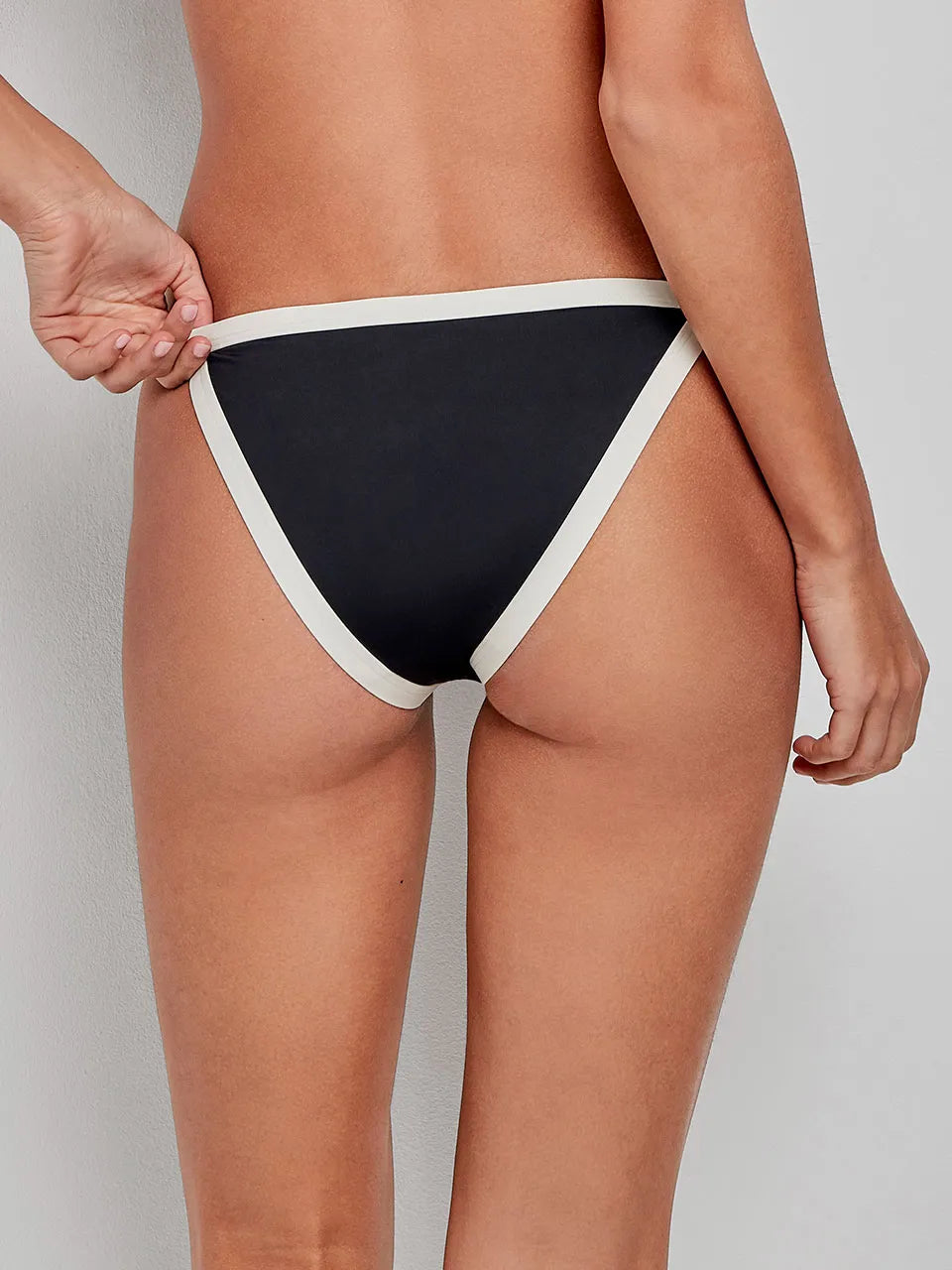 BIKINI BICOLOR BRAGA EN V BLACK AND WHITE