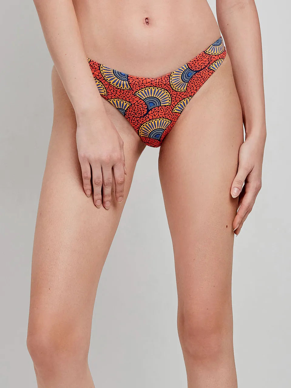 BIKINI MULTIPOSICION ANUDADO AL CUELLO ESTAMPADO TRIBAL
