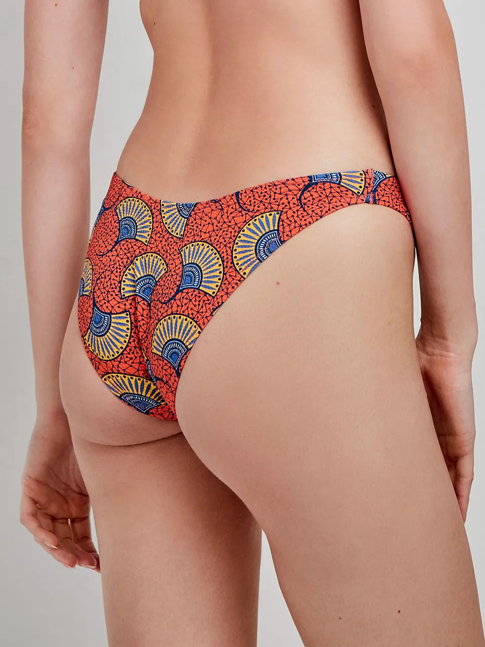 BIKINI MULTIPOSICION ANUDADO AL CUELLO ESTAMPADO TRIBAL