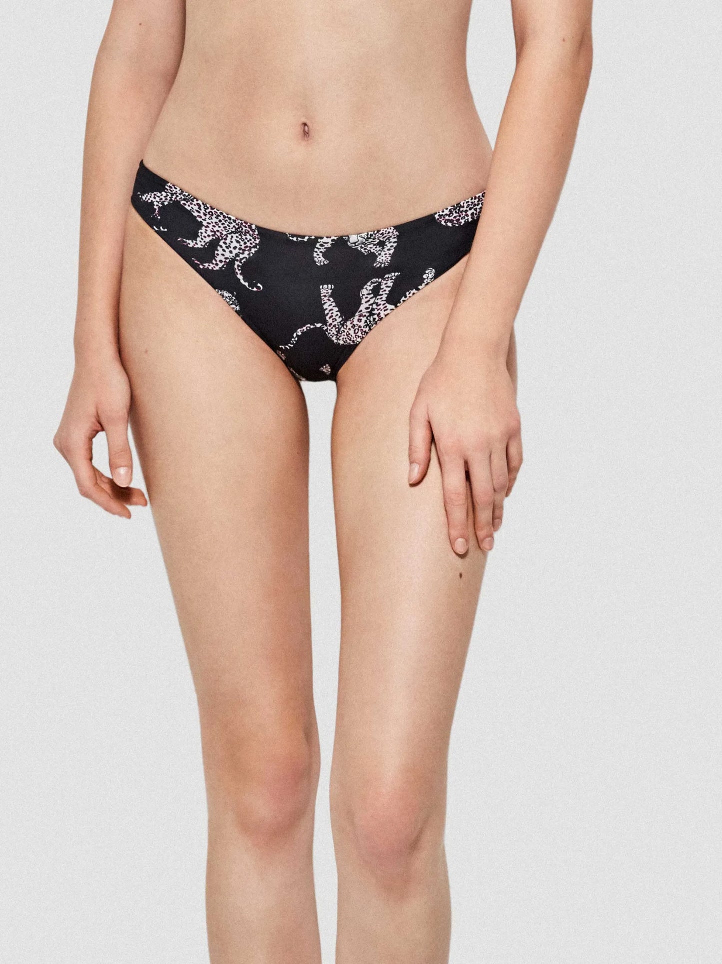 BIKINI ESTAMPADO JAGUAR CON BRAGUITA REVERSIBLE