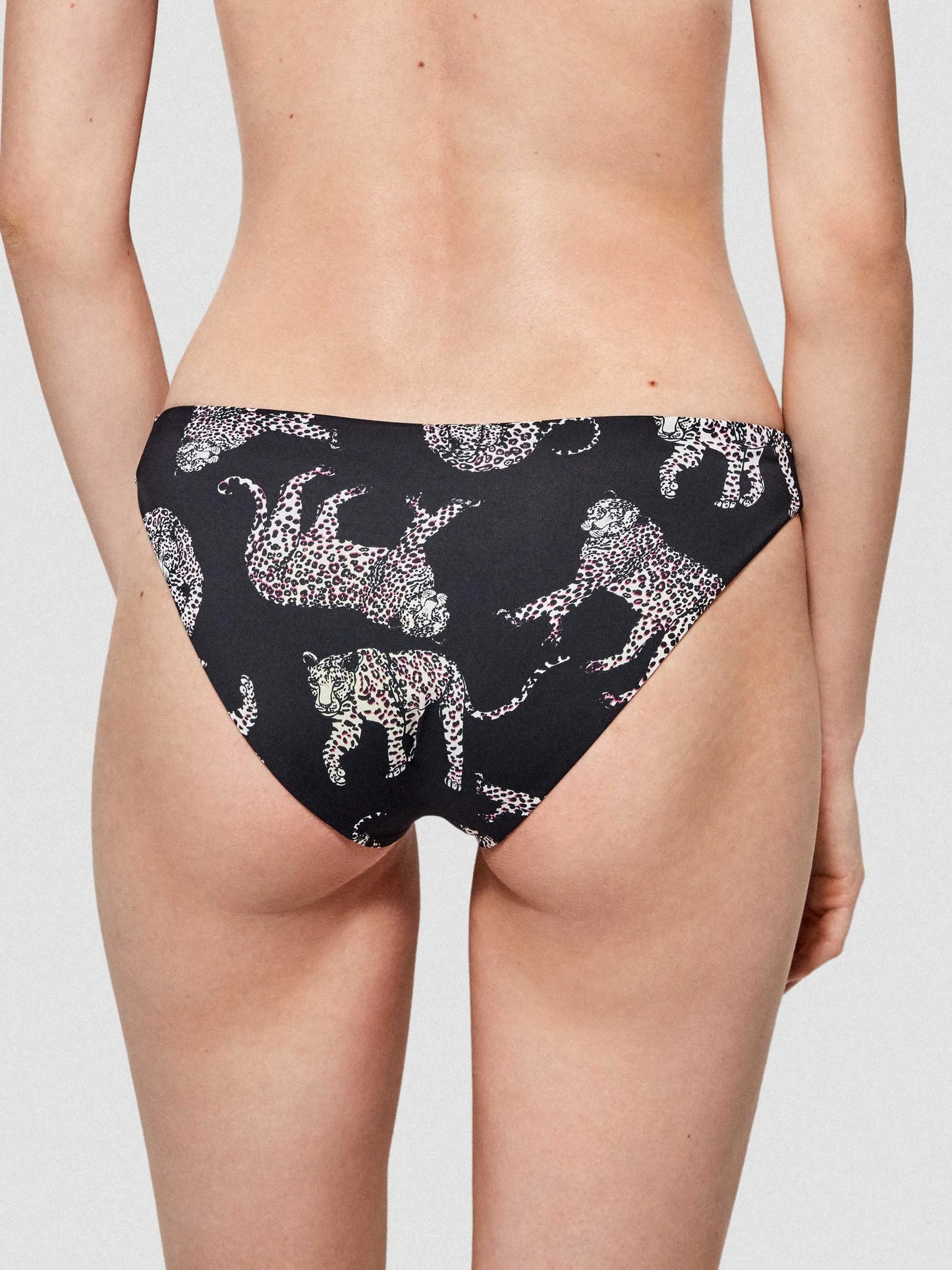 BIKINI ESTAMPADO JAGUAR CON BRAGUITA REVERSIBLE