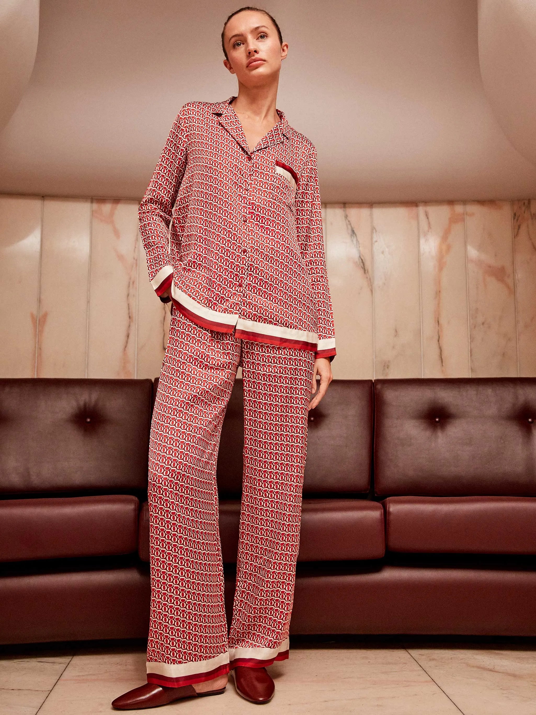 Pijama camisero con monograma estampado