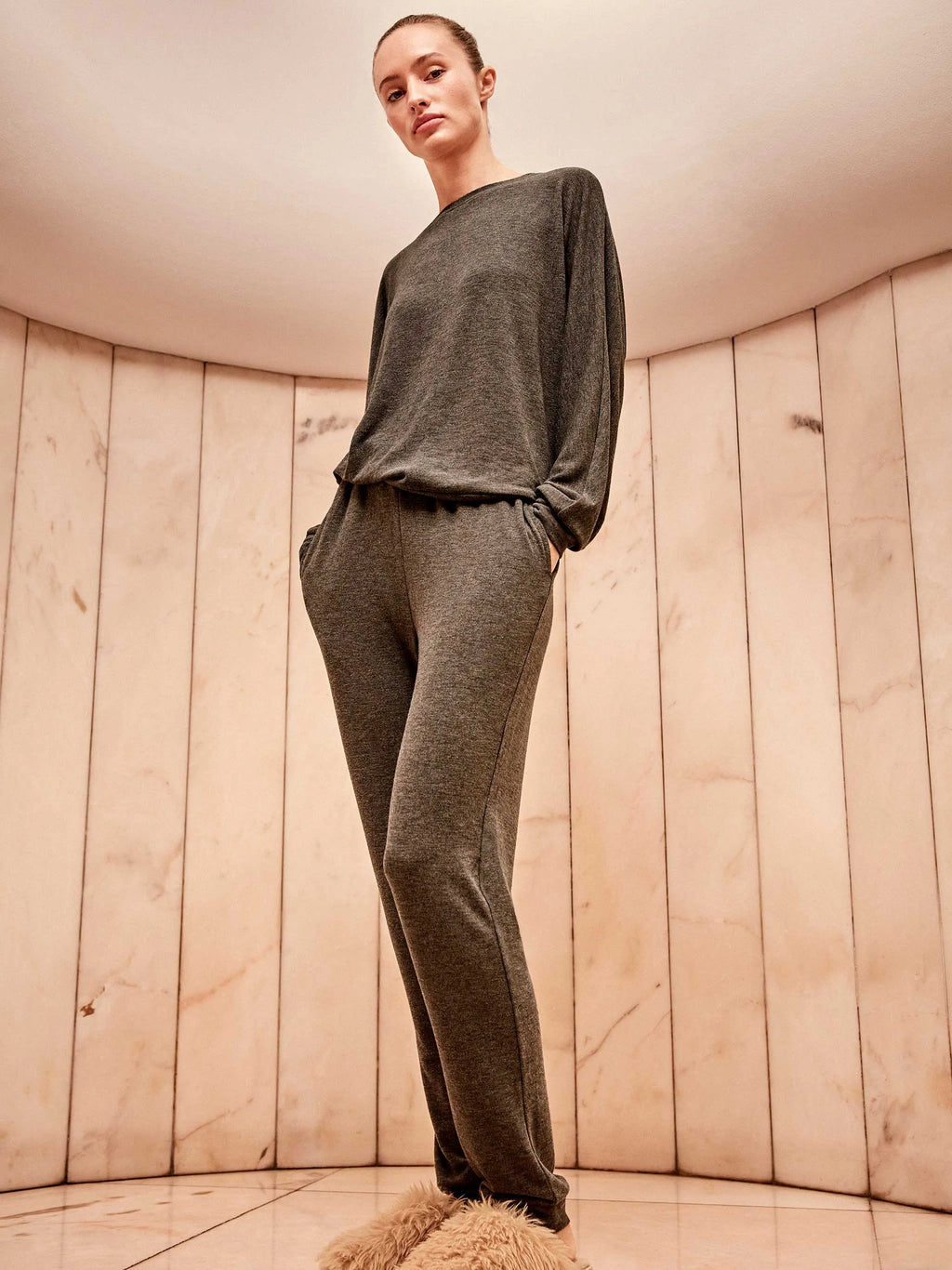 Pijama largo de punto con pantalón jogger para mujer