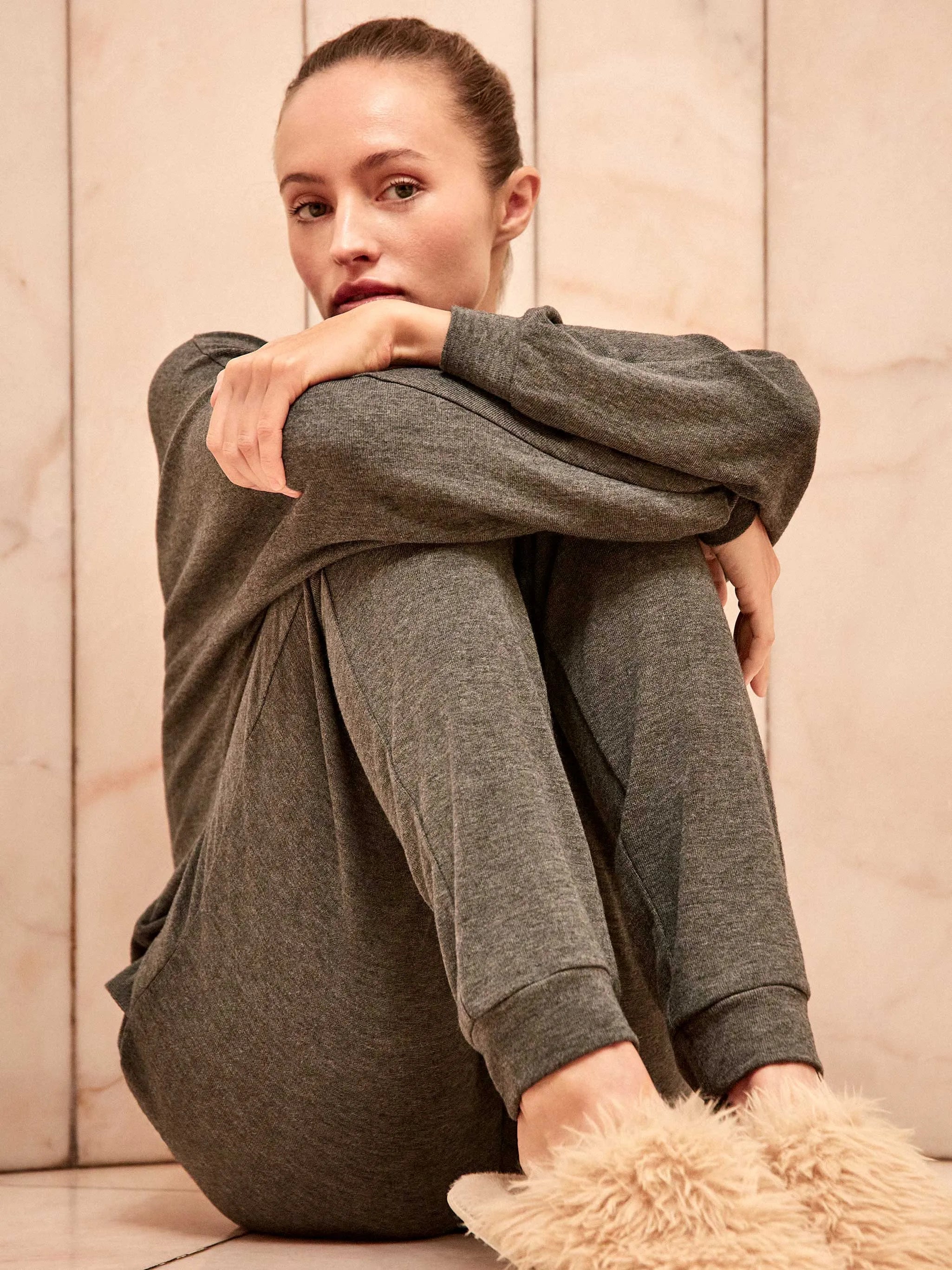 Pijama largo de punto con pantalón jogger para mujer