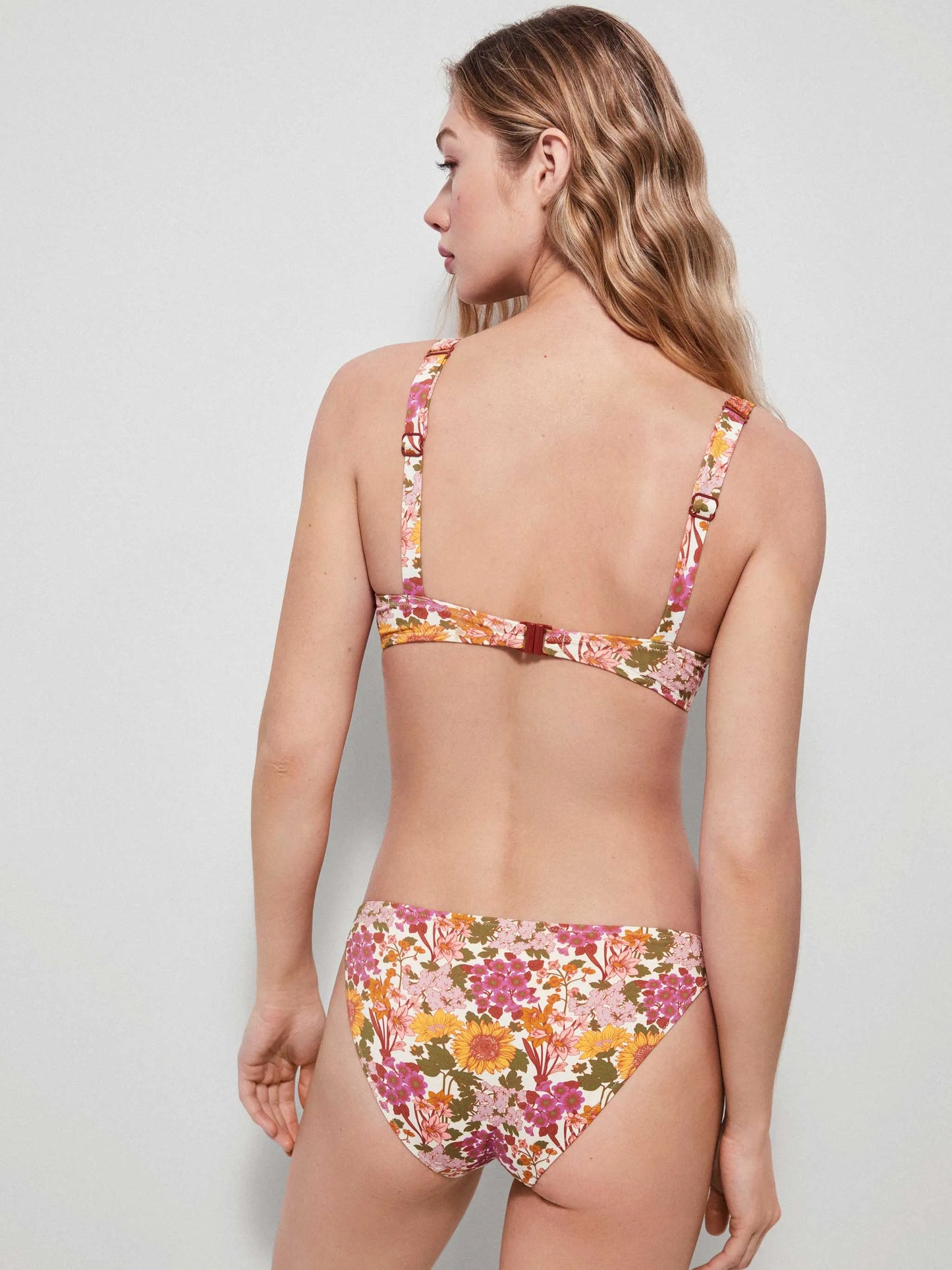 BIKINI CON ARO TEJIDO ESTAMPADO FLORAL