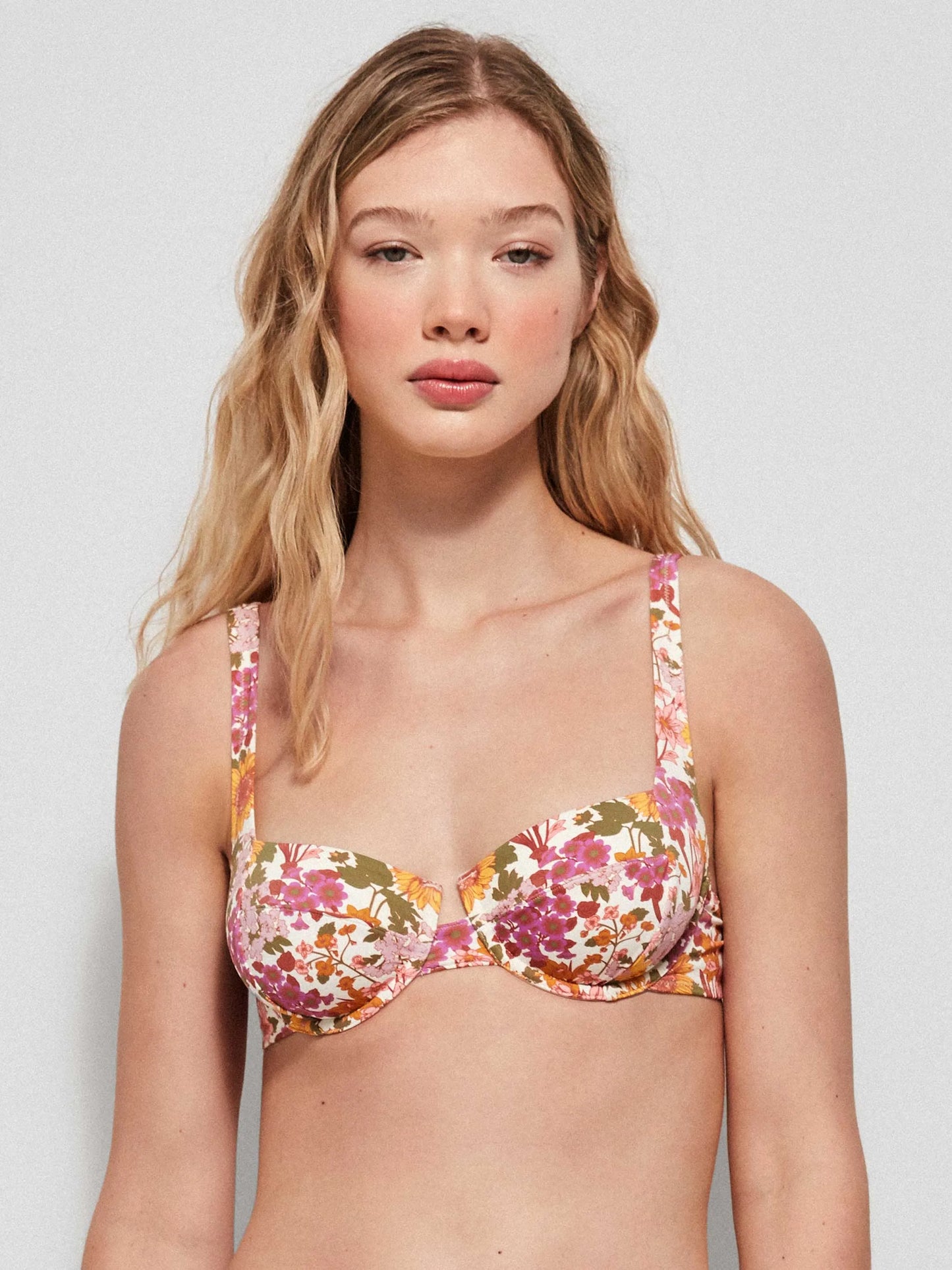 BIKINI CON ARO TEJIDO ESTAMPADO FLORAL