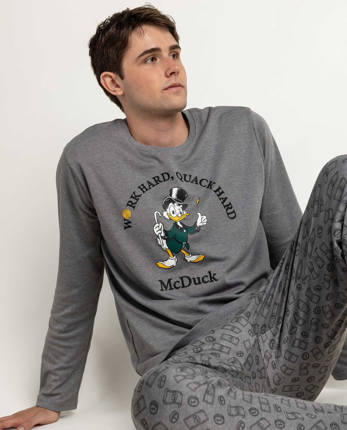Pijama de hombre disney tío gilito work hard quack hard manga larga gris jaspe